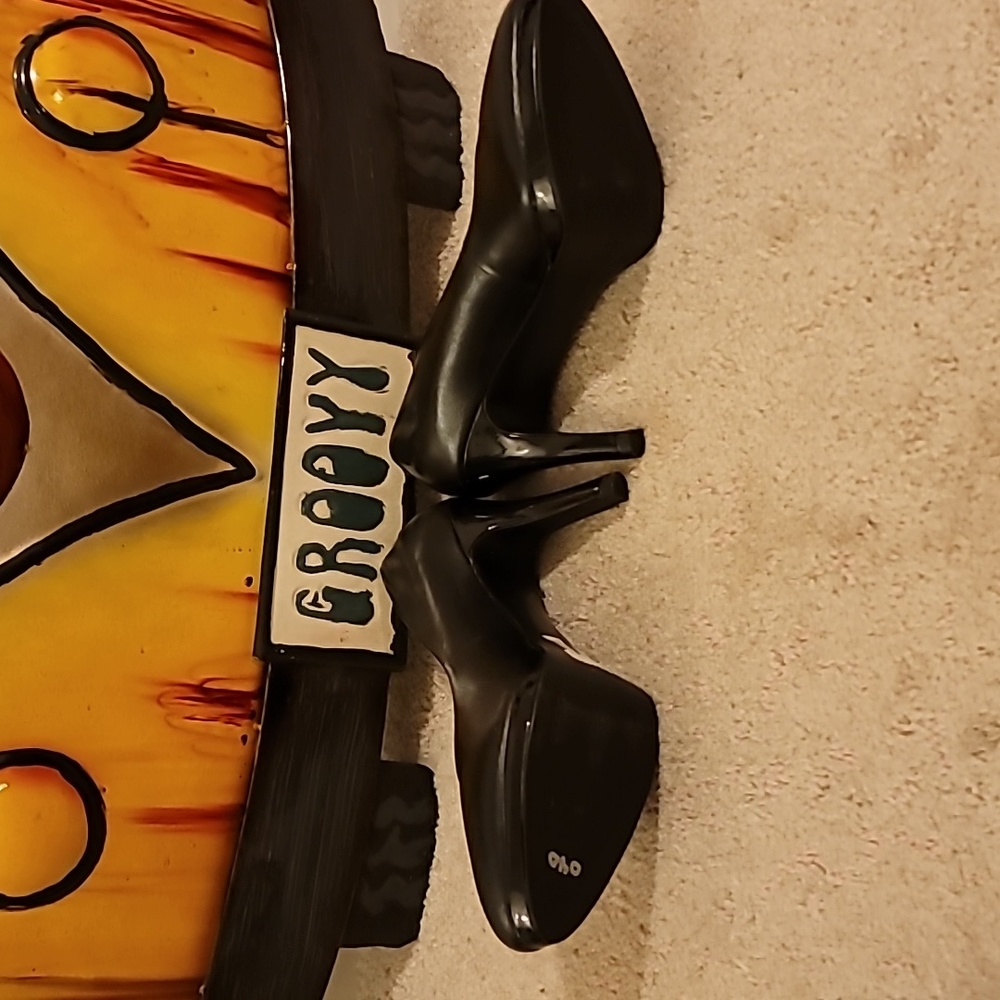 Shoes - Picture 4 of 4